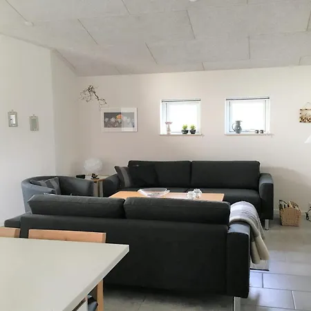 Stacey - 800m From The Sea By Interhome *
